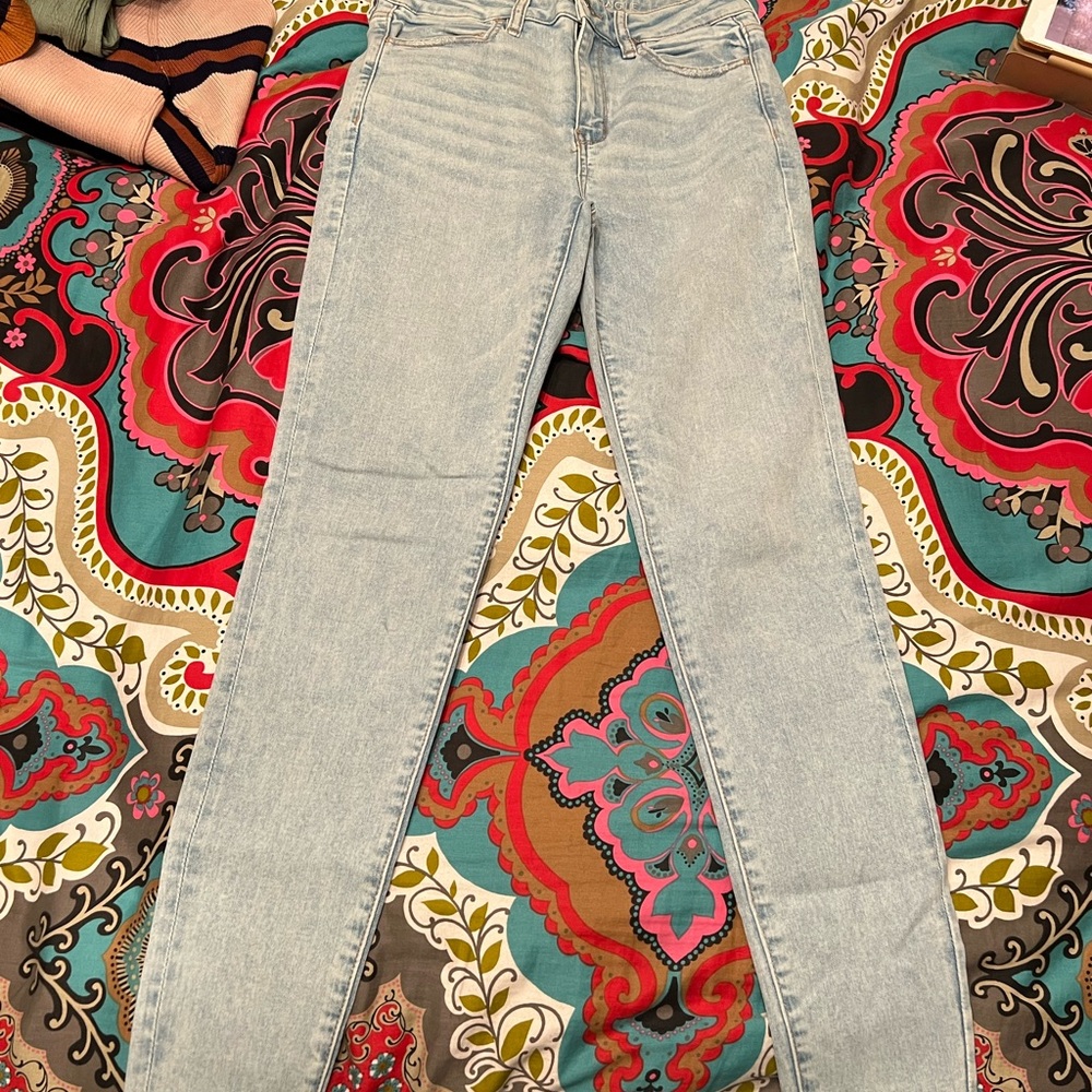Brand new Size 6 light washed jean from American Eagle